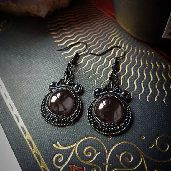 Any 4/$25! Black Deep, Deep Red Stone Drop Earrings - Picture 1 of 4